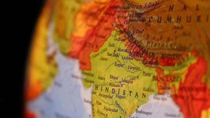 Hindistan’da askeri konvoya saldırı! Sivil kayıplar da var