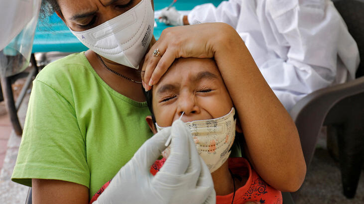 Hindistan'da yeni rekor kırıldı! Bir günde 145 bin vaka