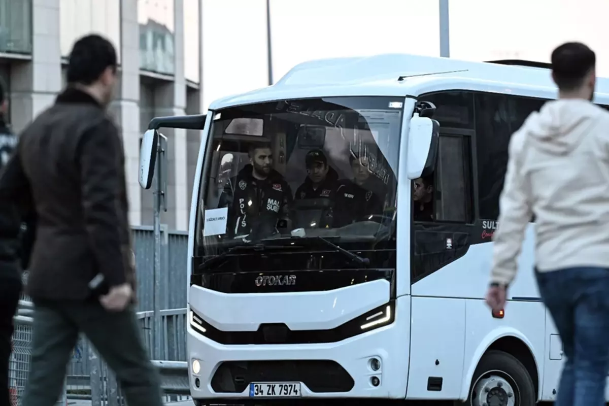 İBB'ye yönelik 'yolsuzluk' soruşturmasında 14 kişiye ait 12 şirkete el konuldu