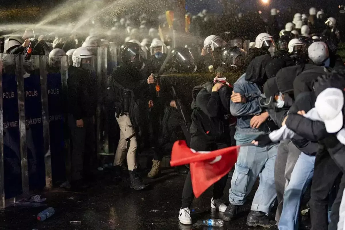 İmamoğlu protestolarında tutuklanan 59 genç daha tahliye edildi