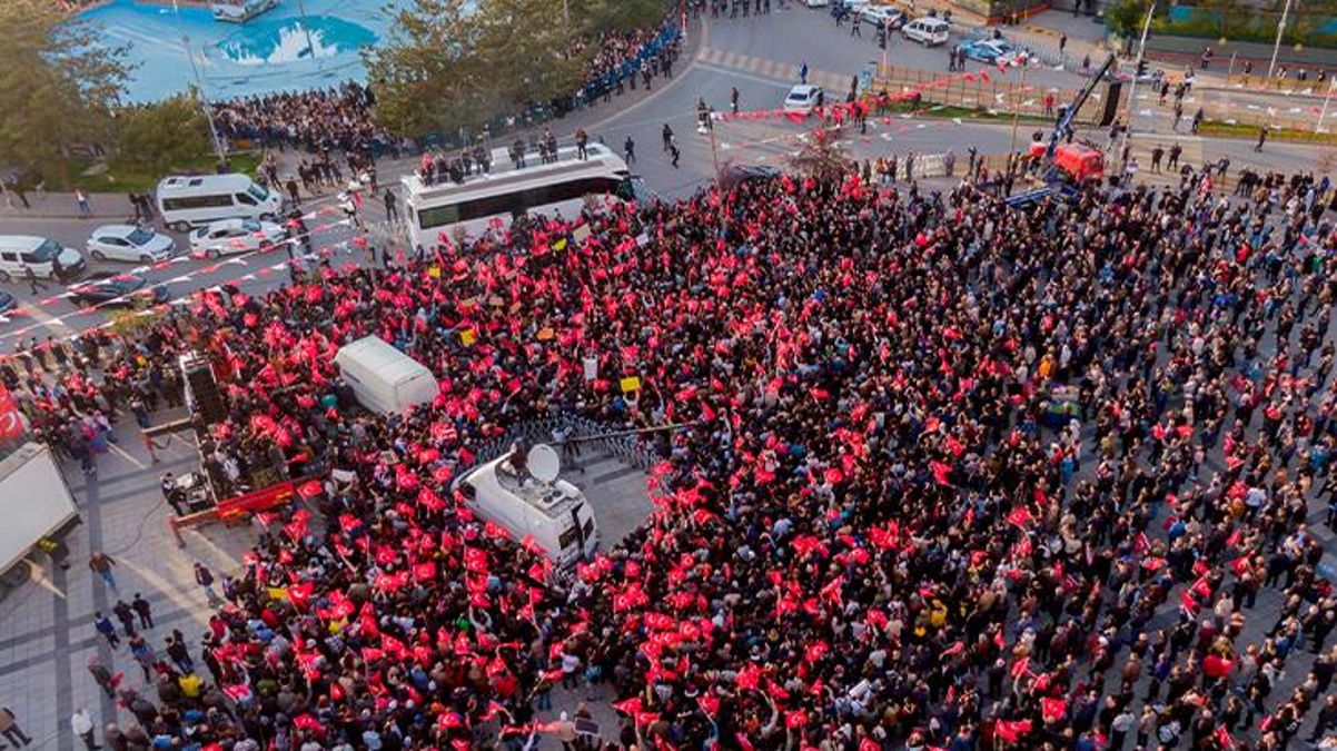İmamoğlu'nun saldırıya uğradığı anlar havadan görüntülendi! Kameraya anbean yansıdı