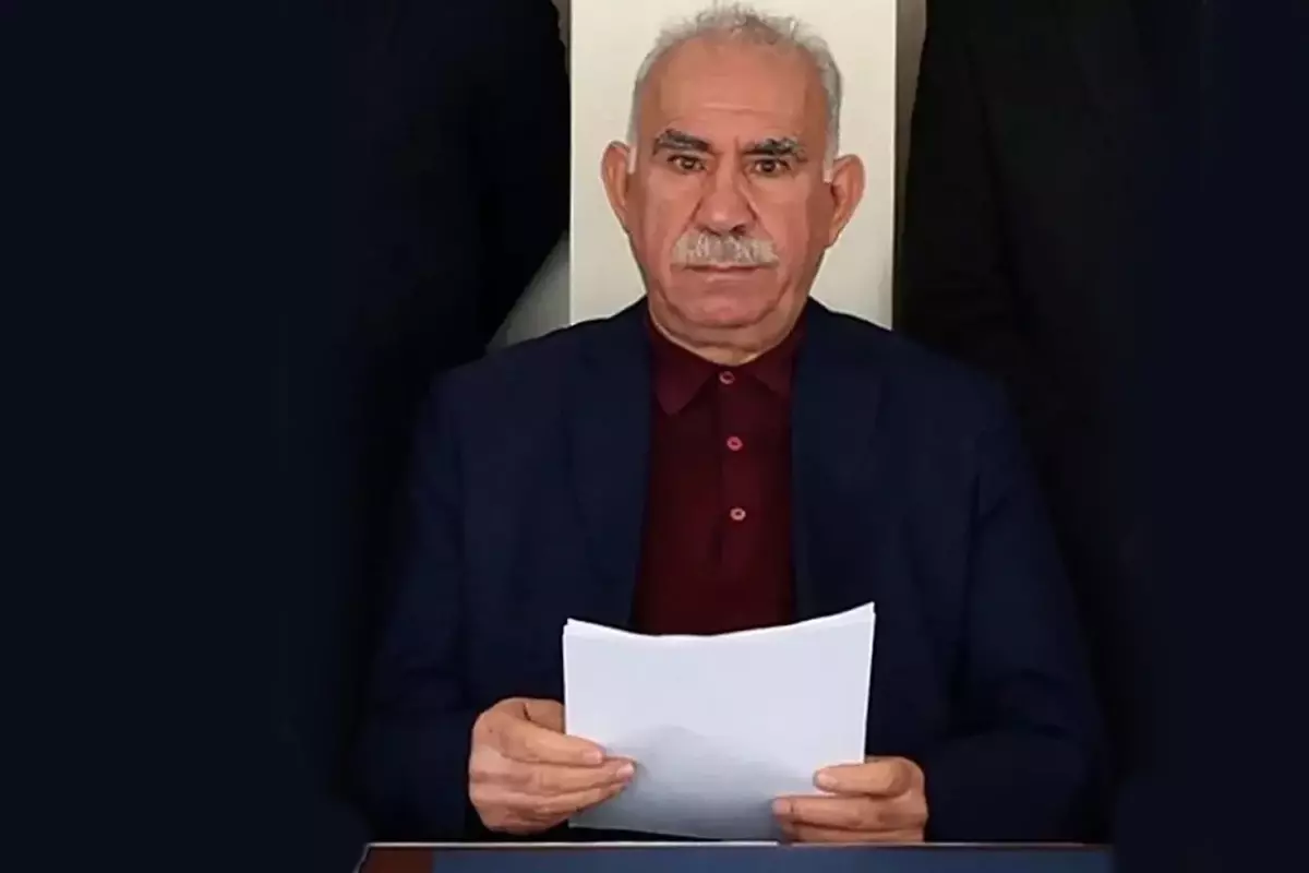 İmralı'da çekilen toplu fotoğrafta dikkat çeken detay! Herkesin aklında aynı soru var