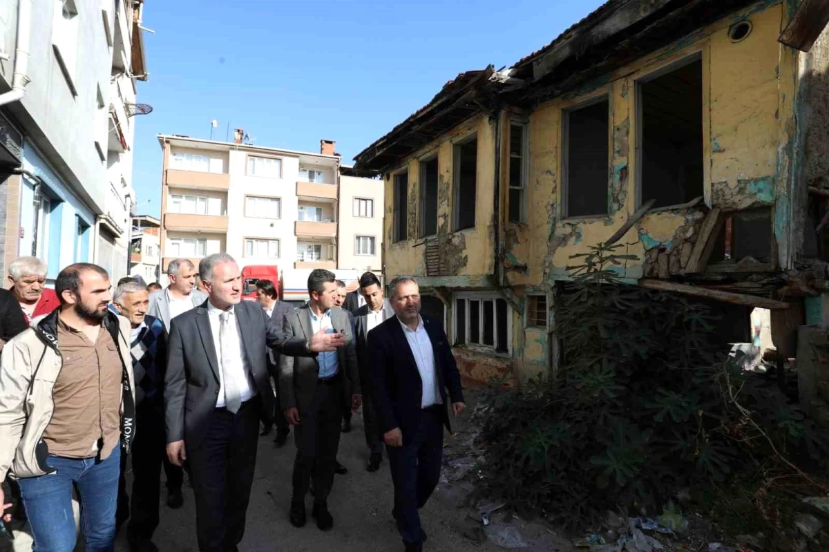 İnegöl Belediyesi, Tehlike Arz Eden Yapıların Yıkımına Başladı