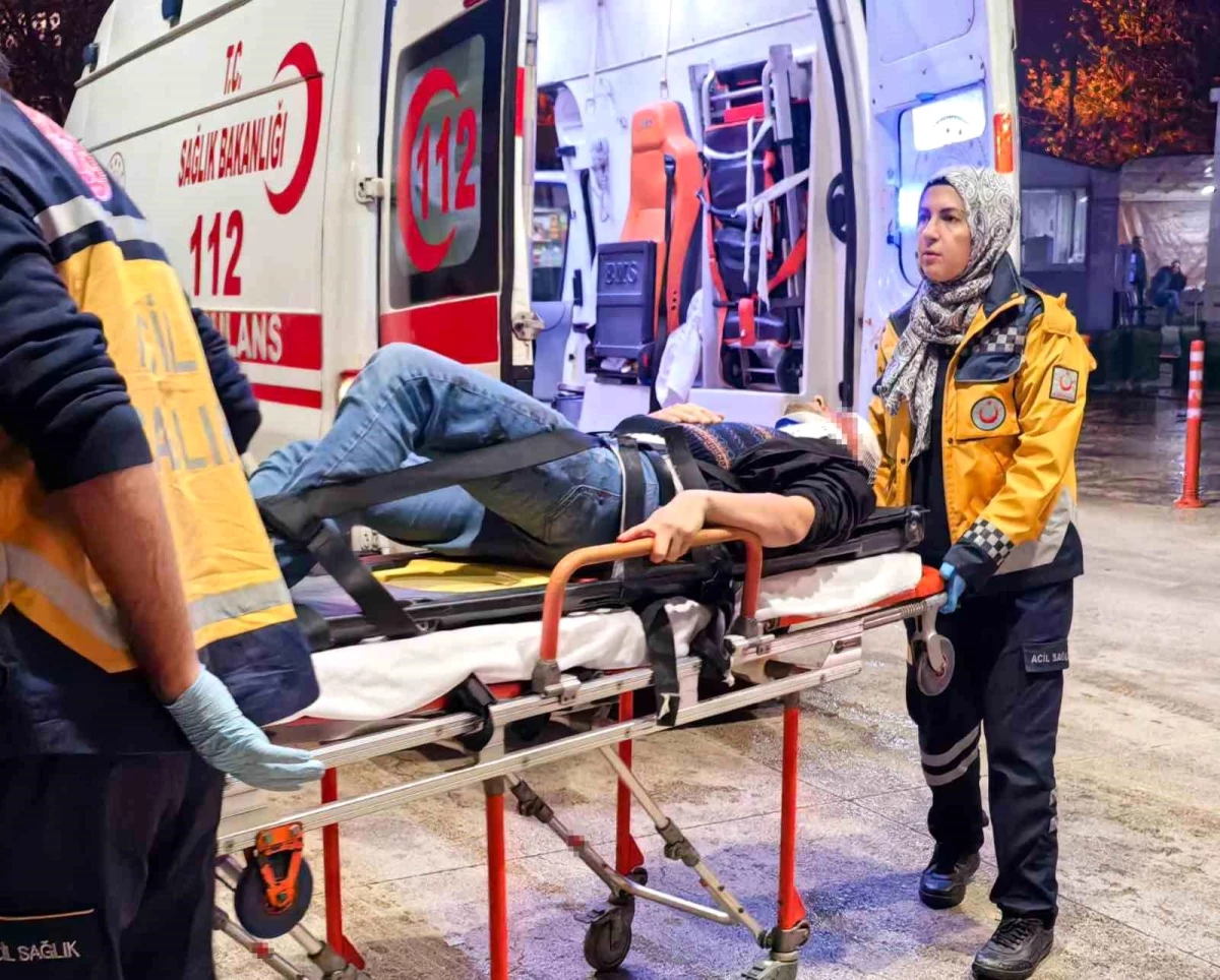 İnegöl'deki fabrikada işçi başına demir parçaları düştü