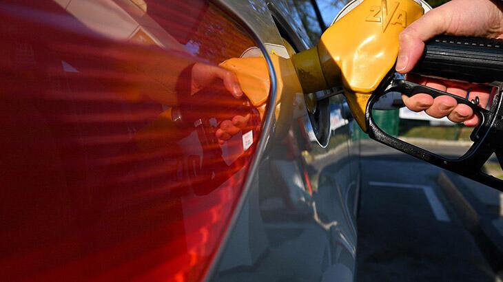 İngiltere Rusya’dan petrol ithalatını aşamalı olarak durduracak