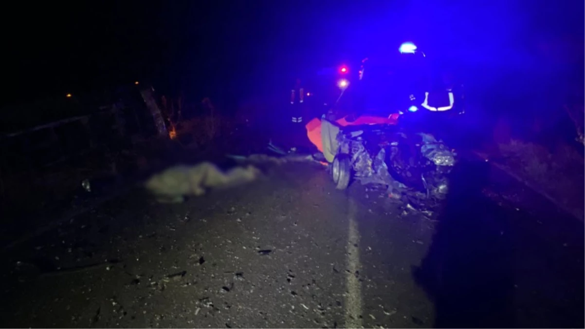 Isparta'da katliam gibi kaza! Kamyonetle çarpışan otomobildeki 5 kişi hayatını kaybetti