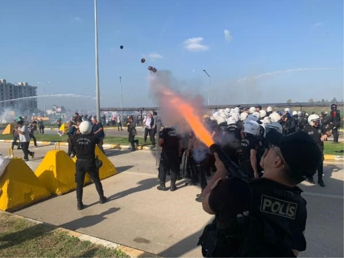 İsrail'i protesto etmek için İncirlik Hava Üssü'ne girmeye çalışan kalabalığa polisten sert müdahale