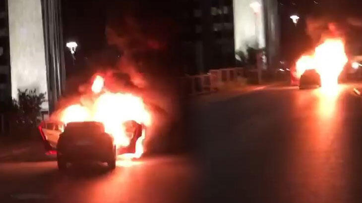 İsrail'i protesto için başkonsolosluk önünde aracını yaktı