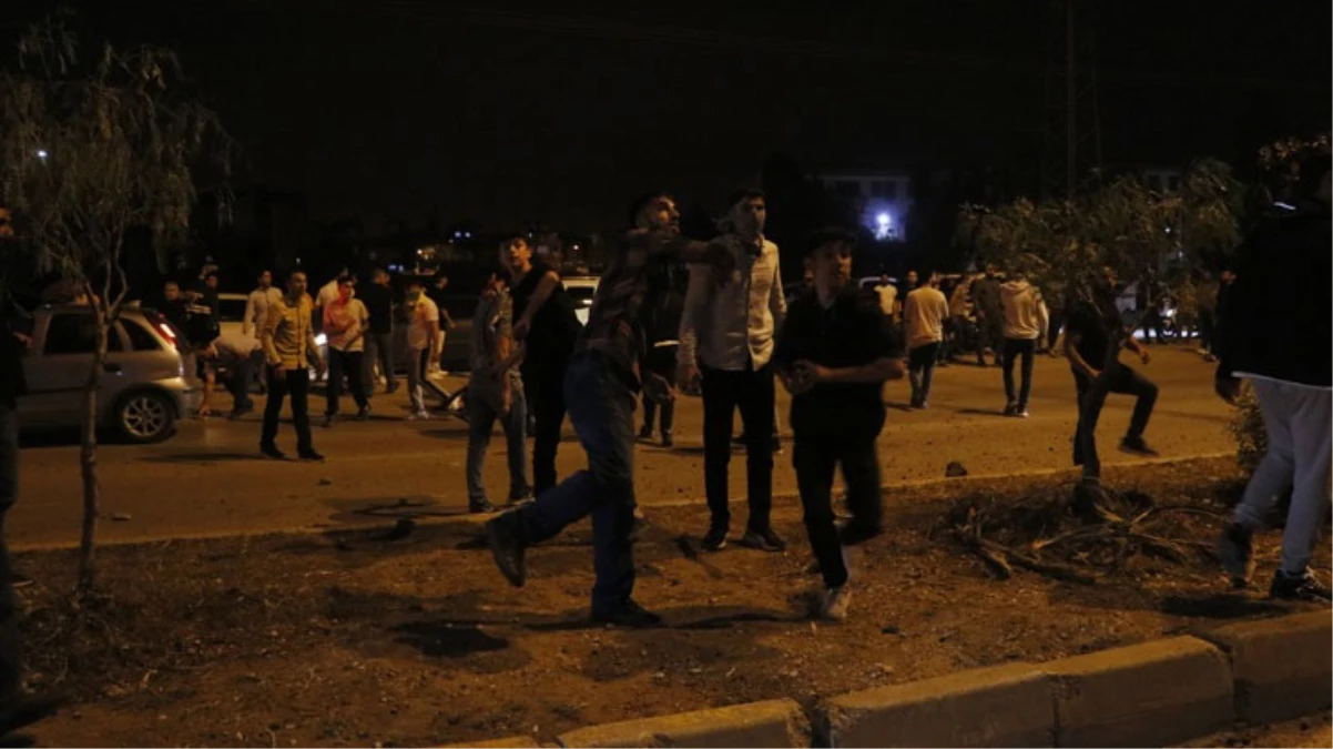 İsrail'in Gazze'deki kanlı saldırısını protesto eden Adanalılar, ABD konsolosluğunu taşladı