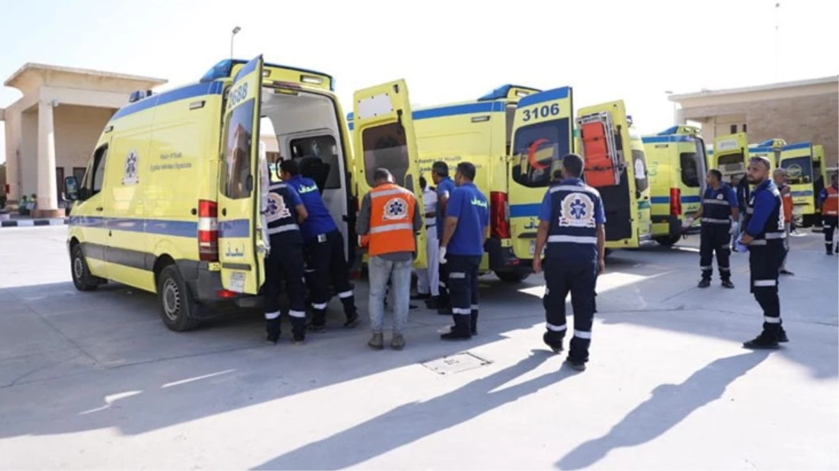 İsrail'in Gazze'ye saldırısında yaralanan Filistinliler Refah Sınır Kapısı üzerinden Mısır'a nakledildi
