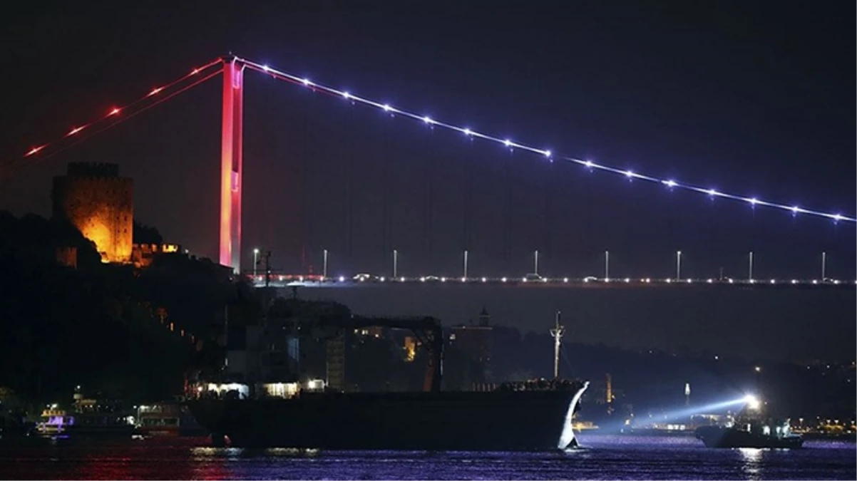 İstanbul Boğazı'nda Gemi Trafiği Askıya Alındı