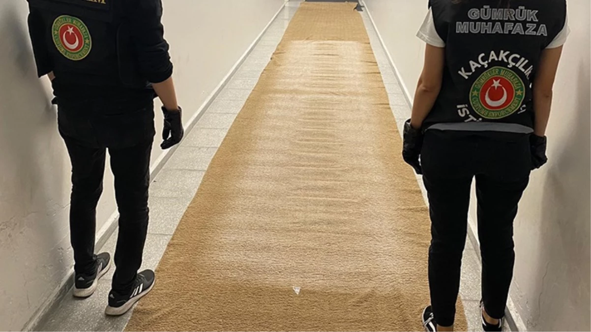 İstanbul Havalimanı'nda halıya emdirilmiş şekilde 17 kilogram metamfetamin ele geçirildi