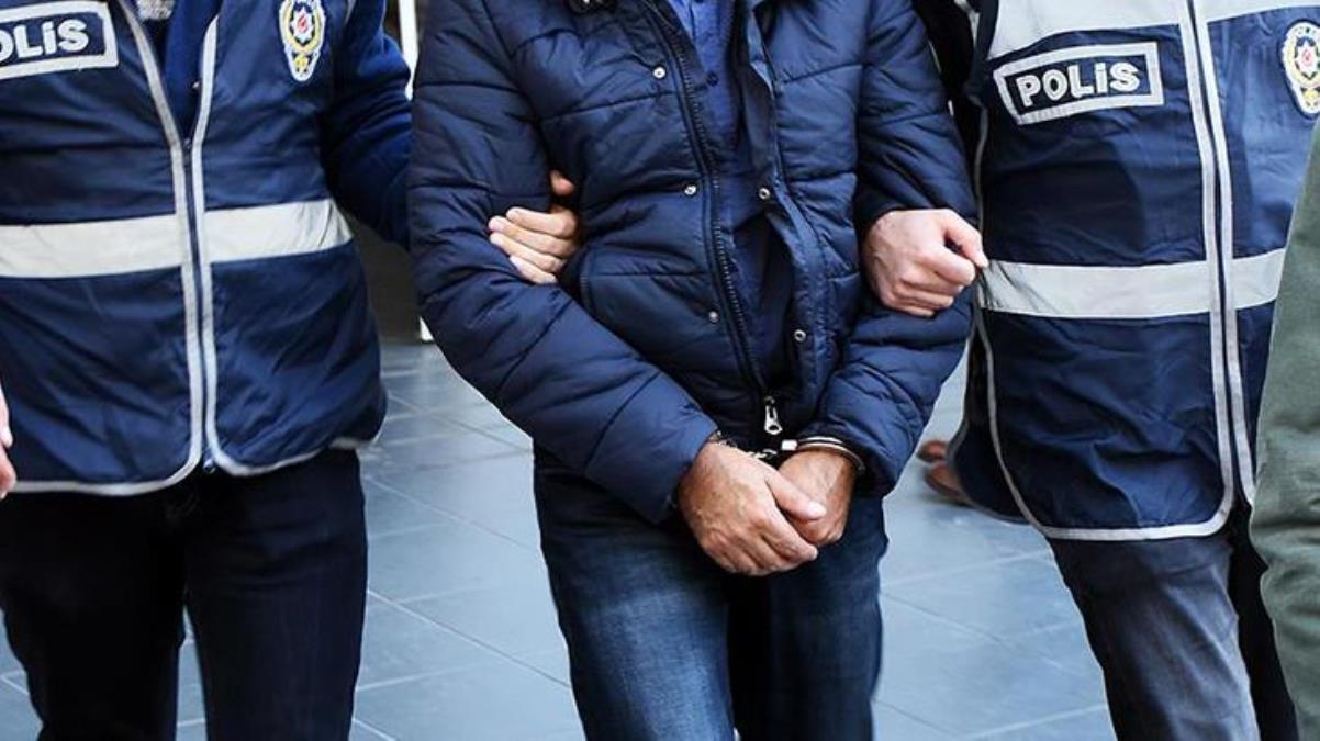 İstanbul'da 30 ayrı suçtan aranan kişi annesini uğurlamaya geldiği havalimanında yakalandı