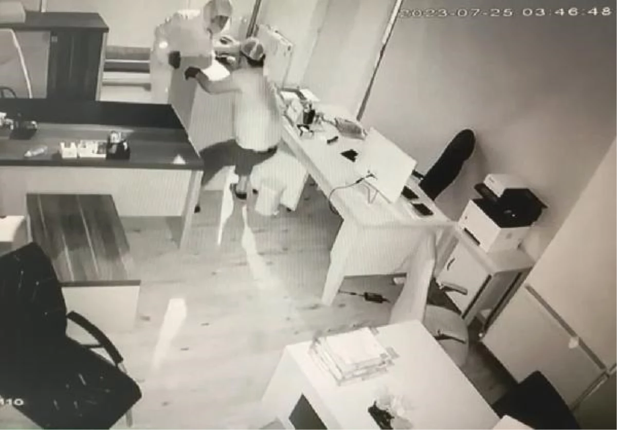 İstanbul'da çok sayıda iş yerine girip kasaları taşıyarak çalan 10 şüpheli gözaltına alındı