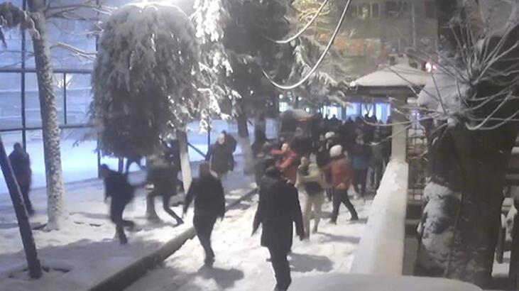 İstanbul’da kartopu savaşı silahlı çatışmaya dönüştü! Yaralılar var