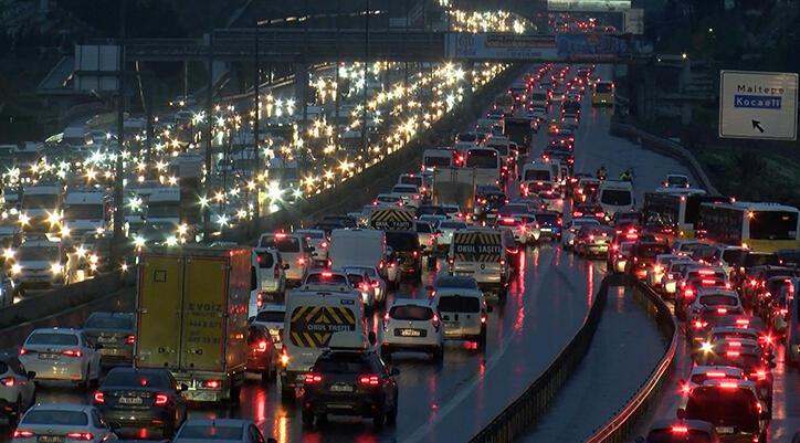 İstanbul'da trafik yoğunluğu yüzde 90'a ulaştı