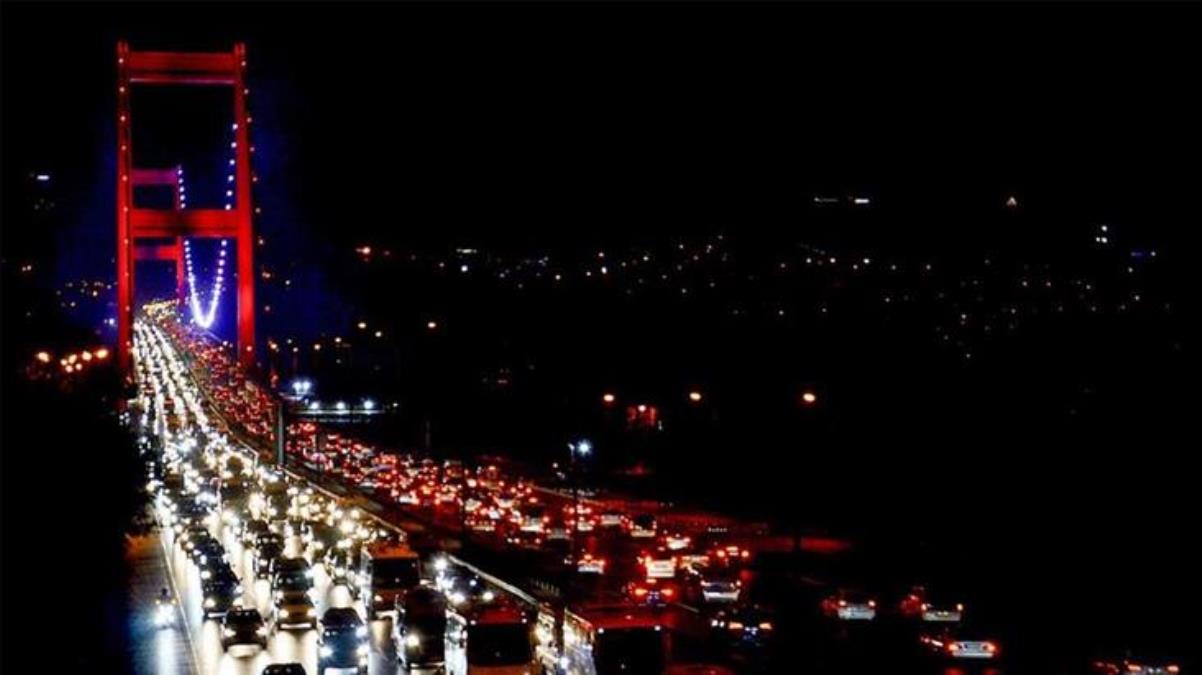 İstanbul'da yollar kilit! Trafik yoğunluğu yüzde 90'a yükseldi, kilometrelerce araç kuyruğu oluştu