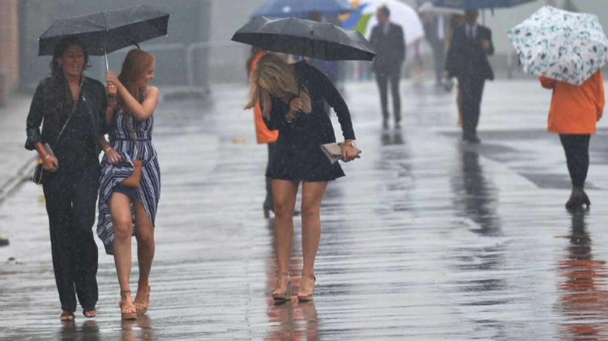 İstanbullular dikkat! Hafta sonu sağanak yağış bekleniyor