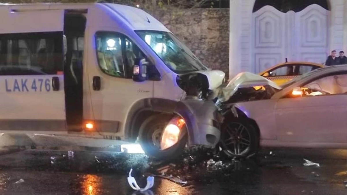 İstanbul'un göbeğinde feci kaza! Otomobil, servisle kafa kafaya çarpıştı: 9 yaralı