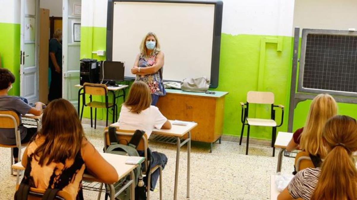 İtalya'da 3.3 büyüklüğündeki deprem nedeniyle okullar tatil edildi