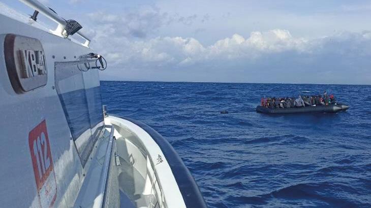 İzmir açıklarında 80 göçmen kurtarıldı