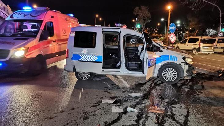 İzmir’de polis aracı kaza yaptı! 2 memur yaralı