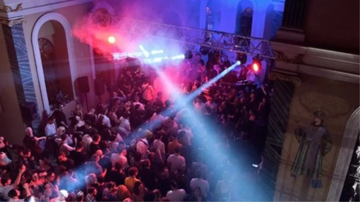 İzmir'deki Aziz Vukolos Kilisesi'nde alkollü parti ile ilgili belediye sessizliğini bozdu: Organizasyonun bizimle ilgisi yok