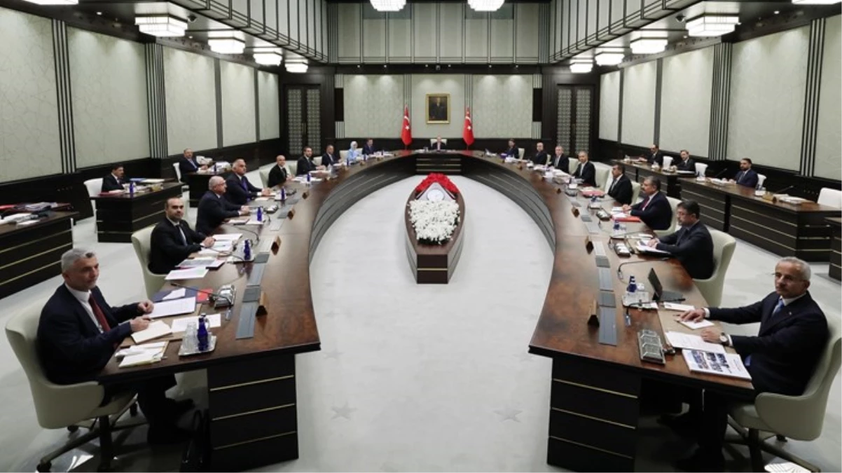 Kabine üyeleri eğitim hayatlarındaki başarılarıyla da dikkat çekiyor! Bakan Kacır, üniversite sınavında Türkiye 12.'si olmuş