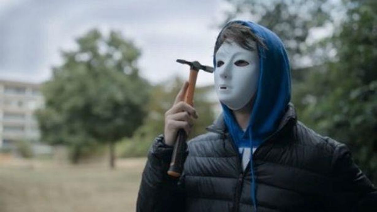 Kadınlar onunla ilişkiye girmeyince, yeniden şekillensin diye yüzündeki tüm kemikleri kırdı