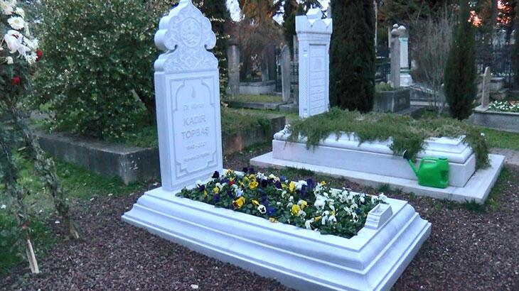 Kadir Topbaş vefatının 1'inci yılında mezarı başında anıldı