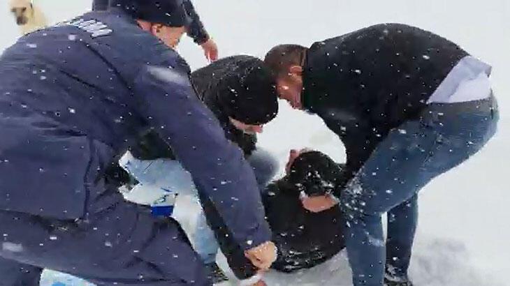 Kar üzerinde baygın halde donmak üzereyken kurtarıldı