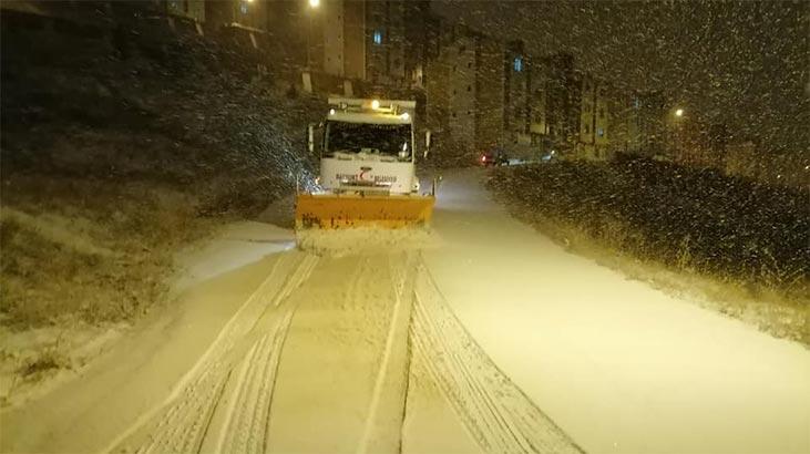 Kar yağışı kenti beyaza bürüdü