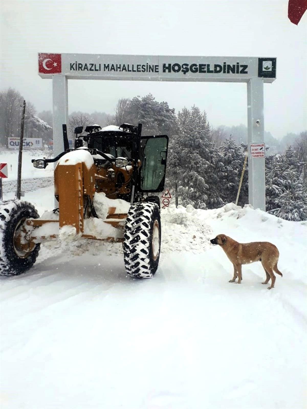 Osmangazi karla kapanan yollara anında müdahale etti!
