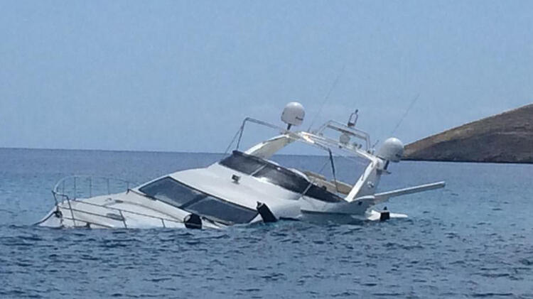 Kayalara çarpan lüks yatta can pazarı! 6 kişiyi balıkçılar kurtardı