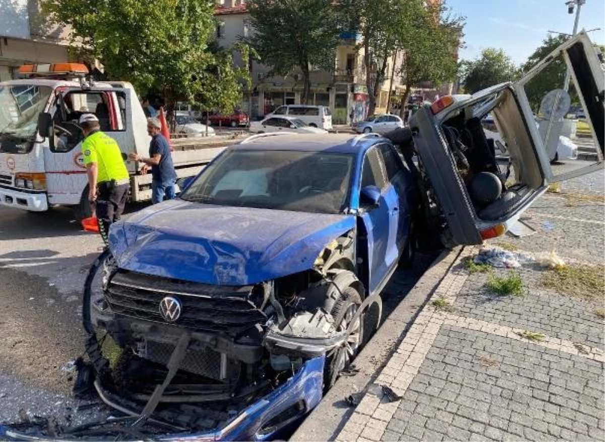 Kayseri'de Otomobil Kazası: 2 Kişi Yaralandı