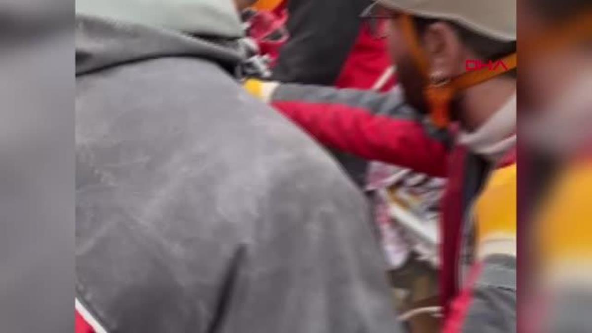 Kazım, 109 saat sonra enkazdan sağ çıkarıldı