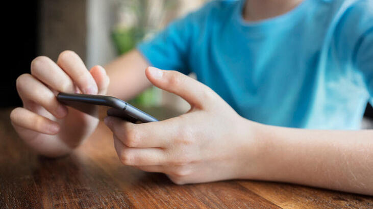 Kesinleşti! Cep telefonu çocukları kanser ediyor