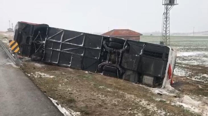 Kırşehir'de yolcu otobüsü devrildi! Yaralılar var...