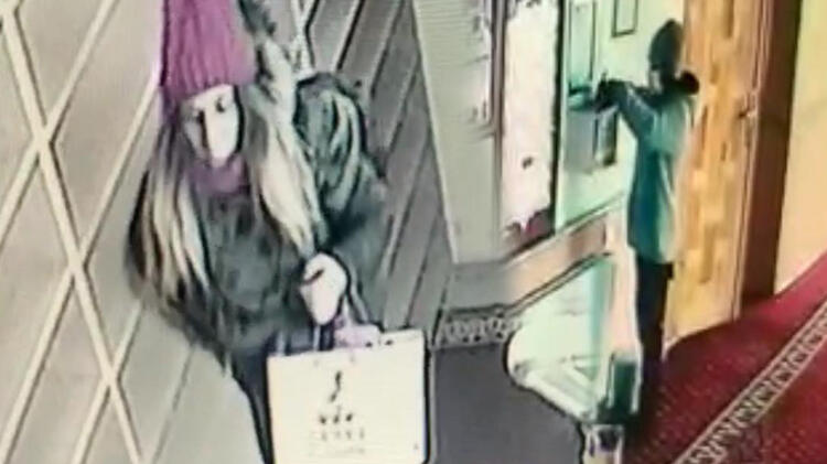 Kız arkadaşla camiye girip hırsızlık yaptı!