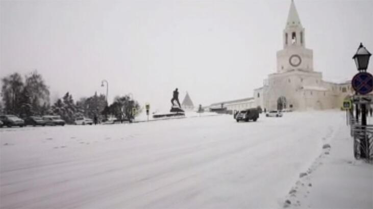 Kızıl Meydan beyaza büründü