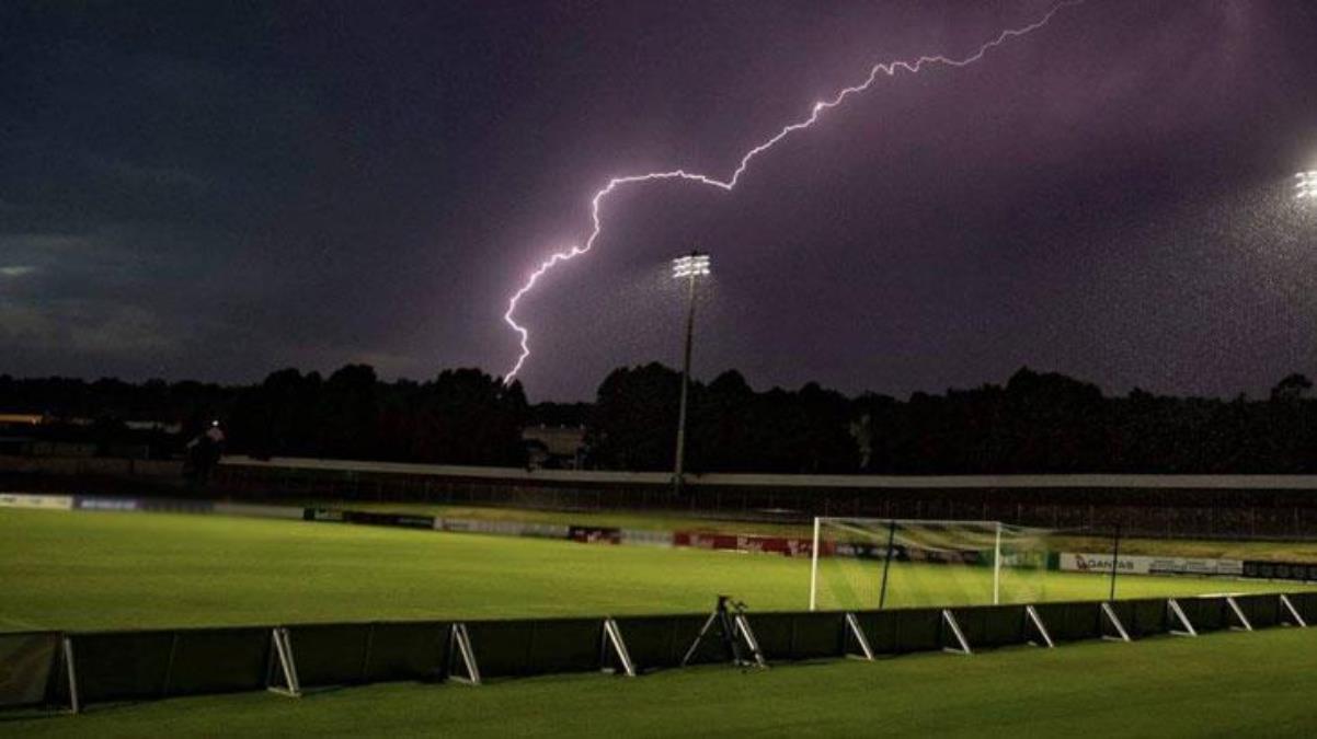 Kolombiya'da halı sahaya yıldırım düşmesi sonucu 5 kişi öldü