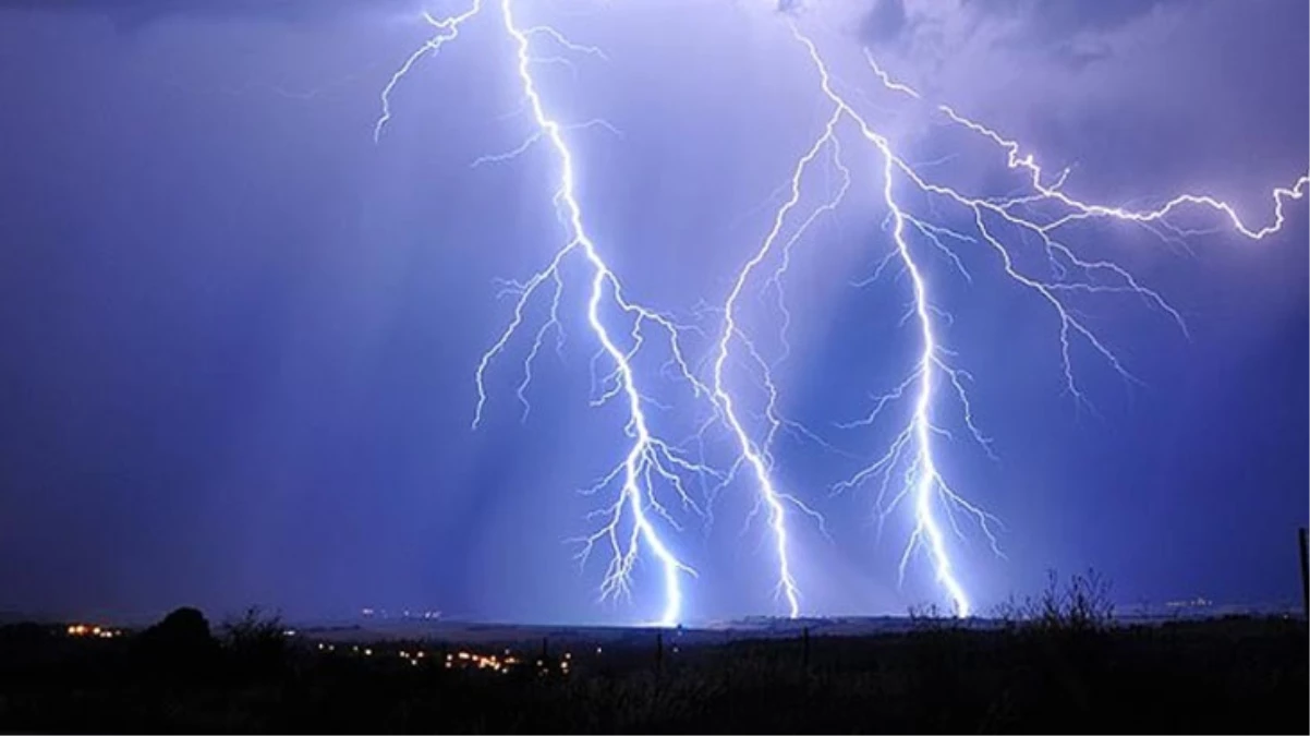 Kongo'da futbol sahasına yıldırım düştü: 4 ölü, 5 yaralı