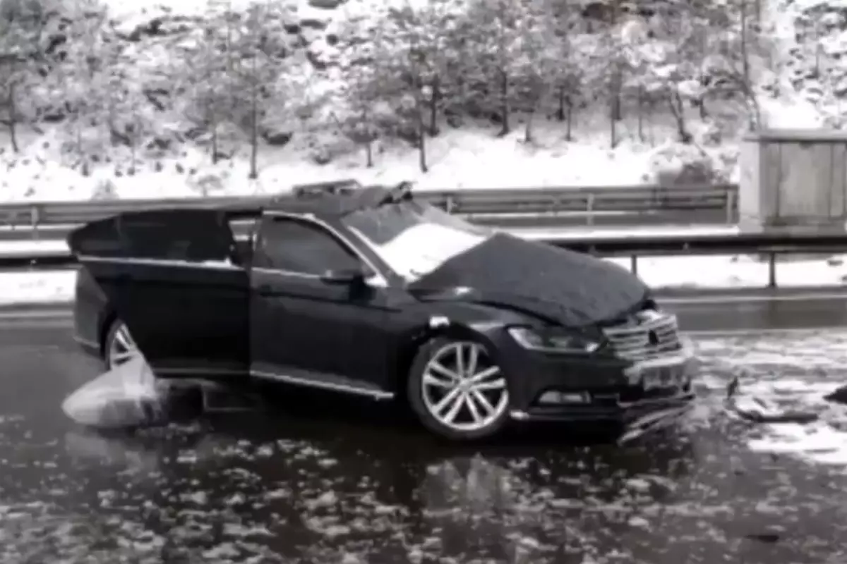 Koruma aracı tankerle çarpıştı: 1'i polis, 2 kişi hayatını kaybetti