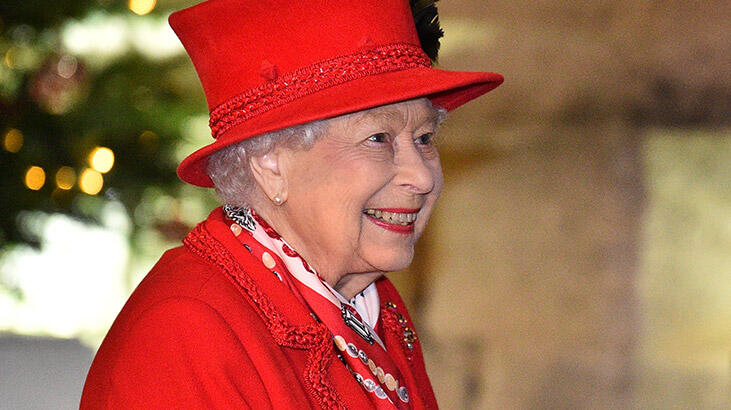Kraliçe İkinci Elizabeth Noel'i ailesinden ayrı geçiriyor