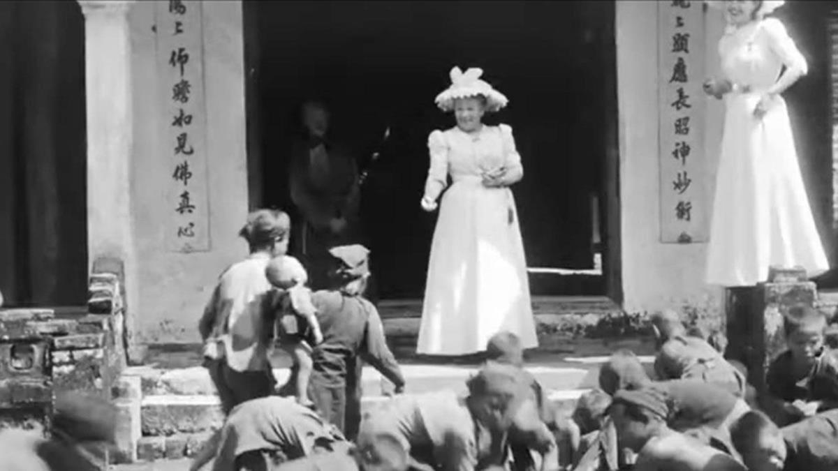 Kraliçe'ye ait diye binlerce kez paylaşılan görüntünün altından bambaşka bir şey çıktı