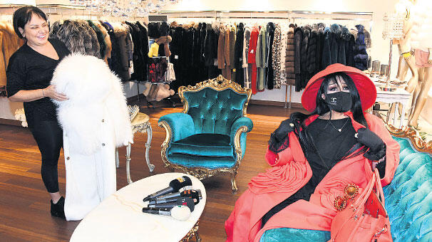 Kürklerini bağışlayacak