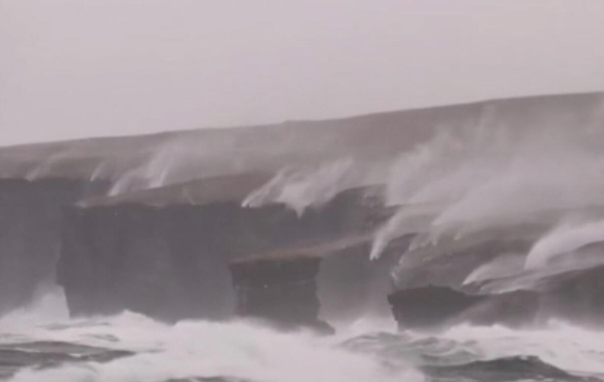 Kuzey İrlanda'yı fırtına vurdu! Bir kişi hayatını kaybetti