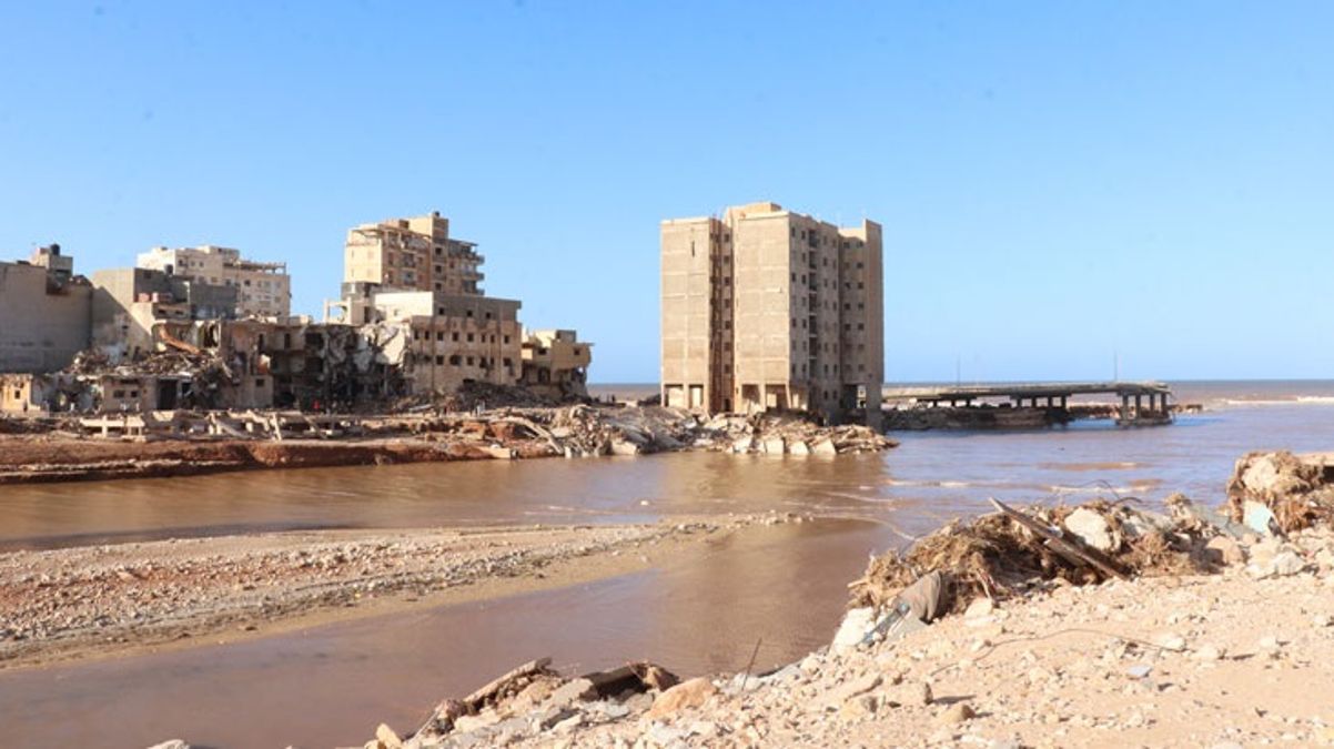Libya'yı vuran sel felaketinden yeni görüntü! Azgın sular şehri 25 saniye içinde yuttu