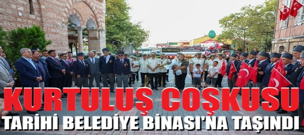 Kurtuluş coşkusu Tarihi Belediye Binası'na taşındı