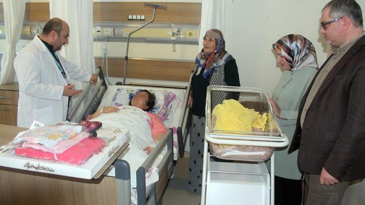 Malatya'da enkaz altından kurtarıldıktan sonra Samsun'a gelen kadın bebeğini dünyaya getirdi